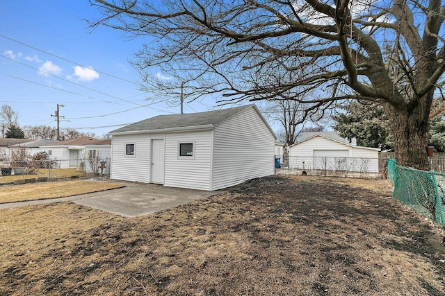 view of outdoor structure featuring an outdoor structure and a fenced backyard