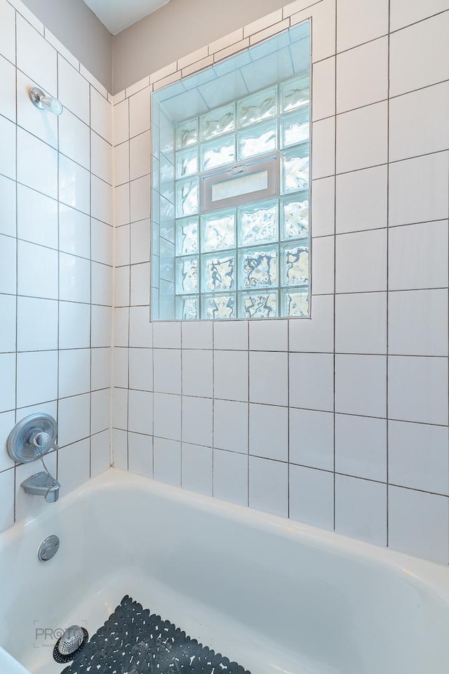 full bath featuring bathtub / shower combination