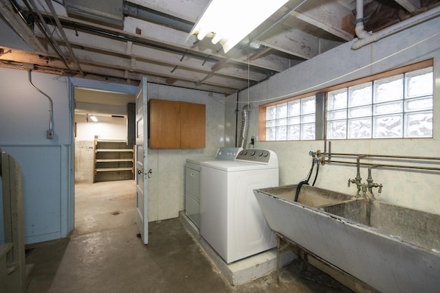 washroom featuring laundry area, a sink, and washing machine and clothes dryer