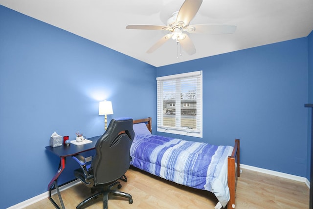 bedroom with light wood-type flooring, ceiling fan, and baseboards