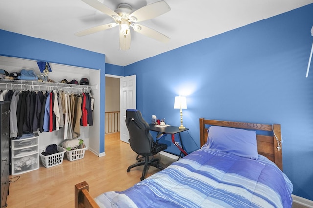 bedroom featuring a closet, ceiling fan, baseboards, and wood finished floors