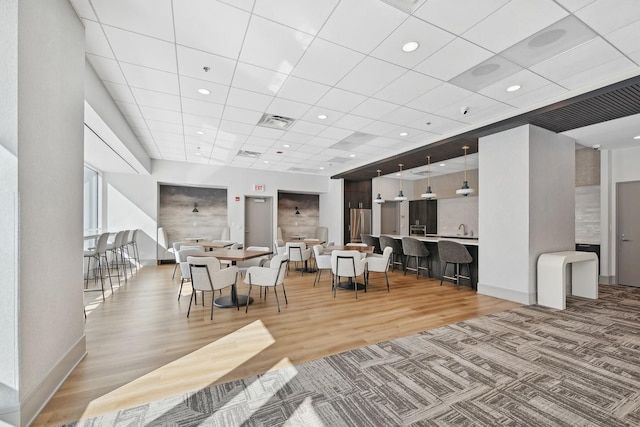 building lobby featuring visible vents and a sink