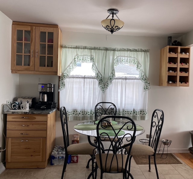 dining room featuring light tile patterned floors and baseboards