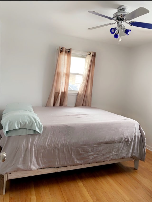 bedroom featuring wood finished floors and a ceiling fan