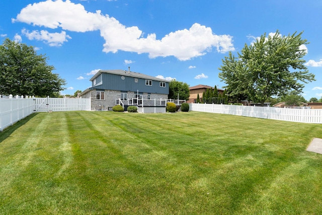 view of yard featuring a fenced backyard