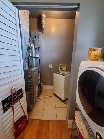 washroom with washer hookup, laundry area, and light tile patterned flooring