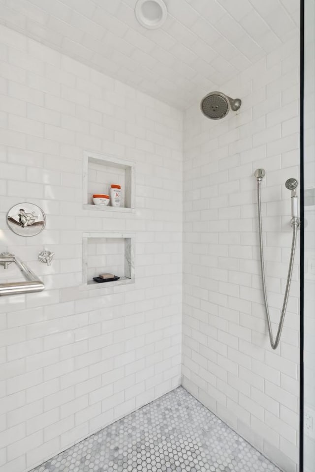 full bath featuring tiled shower