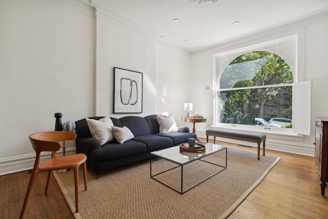 living area featuring light wood-style flooring, recessed lighting, baseboards, and ornamental molding