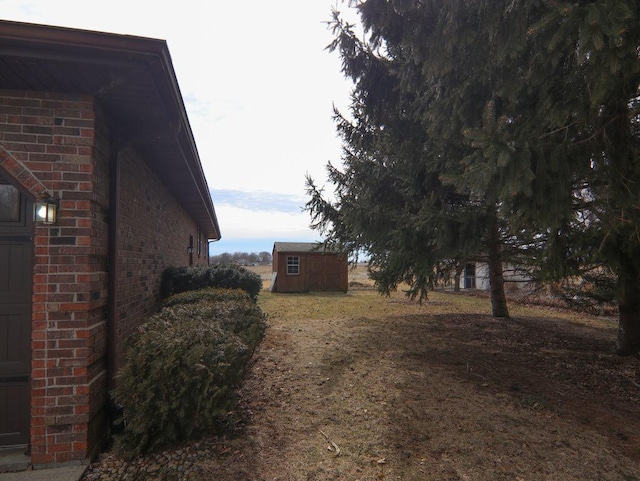 view of yard featuring an outdoor structure and a shed