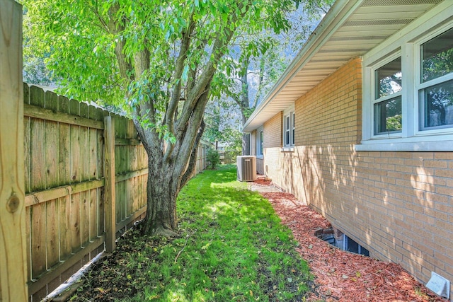 1001 E Sunnycrest Dr, Urbana, IL 61801 - view of yard with central AC