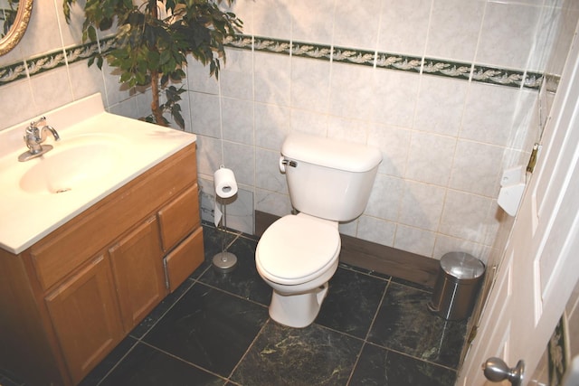 1080 Redondo Dr, Romeoville, IL 60446 - bathroom featuring tile walls and vanity