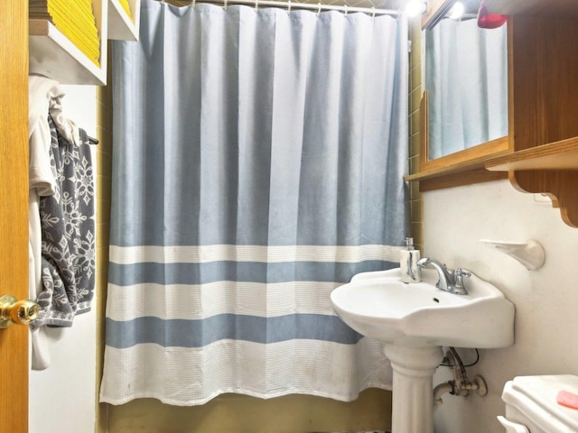 view of full bathroom