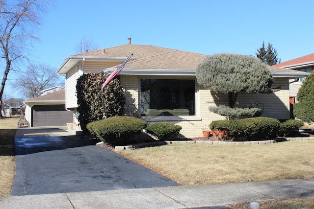 view of front of house featuring a garage, brick siding, a front lawn, and roof with shingles