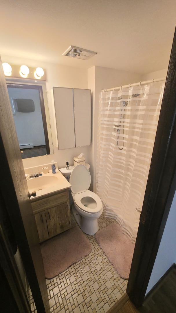 full bath with visible vents, toilet, a shower with curtain, tile patterned flooring, and vanity