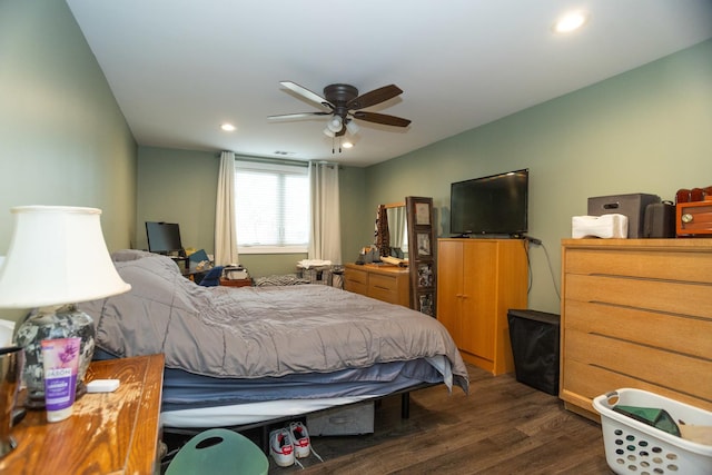 bedroom featuring dark wood-style flooring, a ceiling fan, and recessed lighting