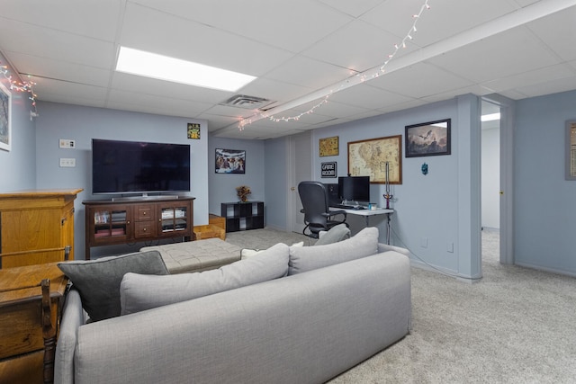 living room featuring carpet, baseboards, visible vents, and a drop ceiling