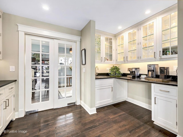 bar featuring baseboards, dark wood finished floors, and recessed lighting