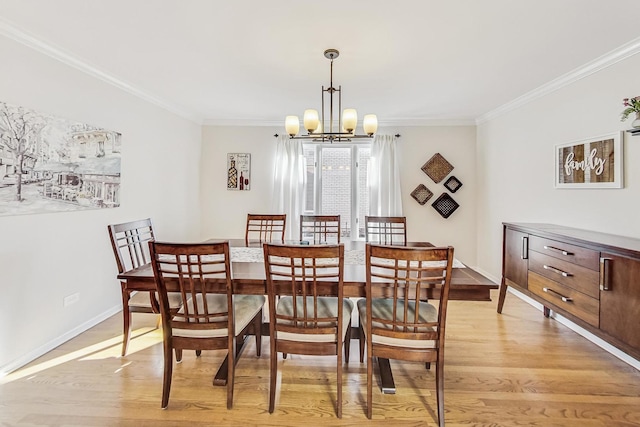 dining area featuring light wood-type flooring, an inviting chandelier, baseboards, and ornamental molding