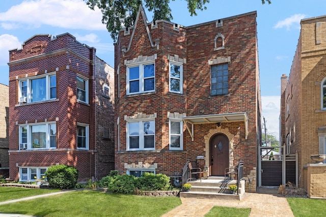 view of front facade featuring brick siding and a front yard