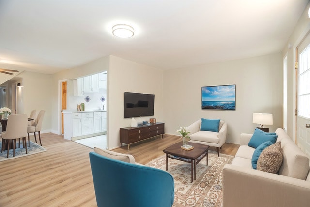 living room with light wood-style flooring and baseboards