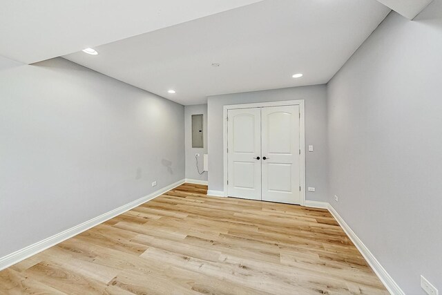 unfurnished bedroom featuring recessed lighting, a closet, baseboards, and light wood finished floors