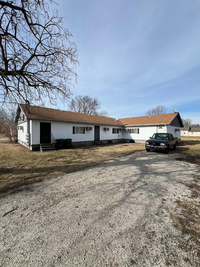 ranch-style house featuring driveway and entry steps