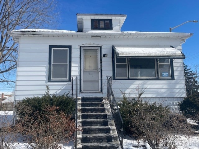 bungalow-style home featuring entry steps