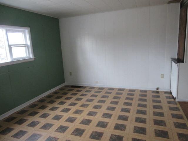 525 Price Ave, Calumet City, IL 60409 - unfurnished room featuring baseboards