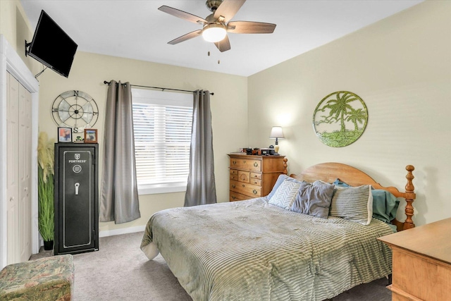 carpeted bedroom featuring baseboards and a ceiling fan