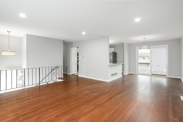 unfurnished room featuring dark wood-style floors, baseboards, visible vents, and recessed lighting