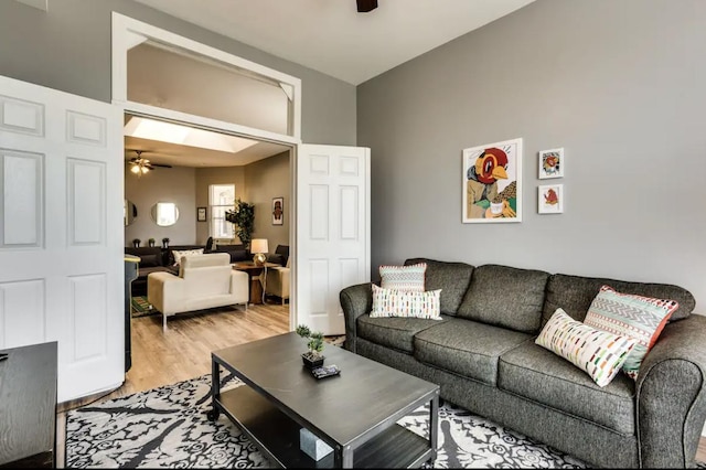 living room with light wood-style flooring and a ceiling fan