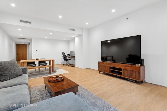 living room with light wood finished floors, visible vents, and recessed lighting