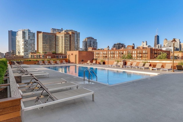 501 N Clinton St Unit 1705, Chicago, IL 60654 - community pool with a view of skyline and a patio area