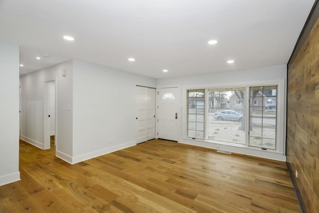 foyer featuring baseboards, light wood-style flooring, and recessed lighting