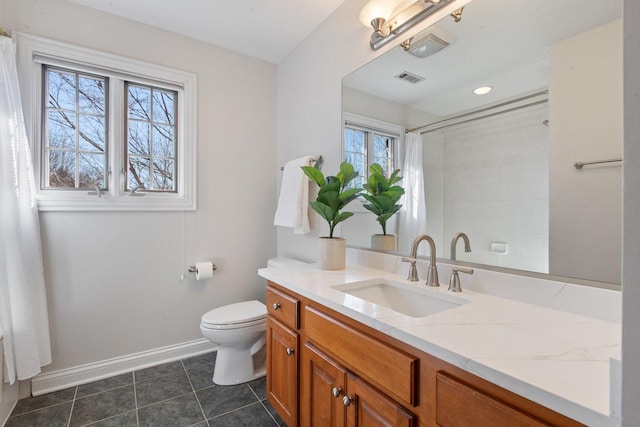 full bath featuring curtained shower, toilet, vanity, visible vents, and baseboards