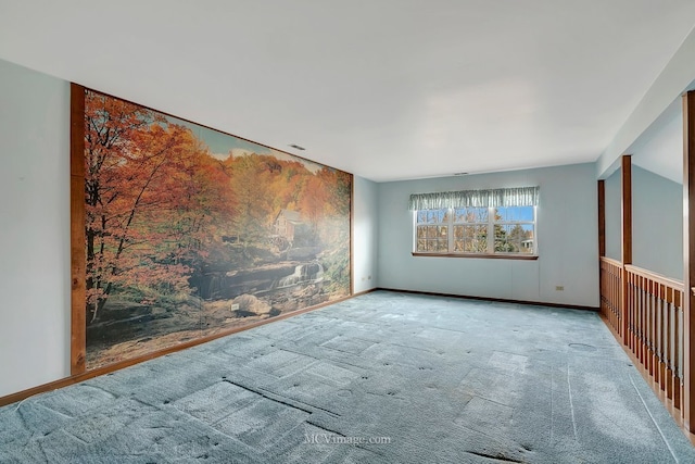 empty room featuring carpet and baseboards