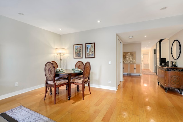 dining room featuring light wood-style floors, baseboards, and recessed lighting