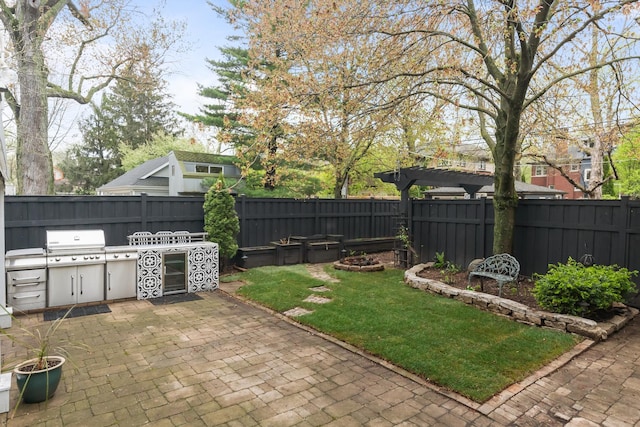 714 Sheridan Rd, Evanston, IL 60202 - view of yard featuring a patio, exterior kitchen, and beverage cooler