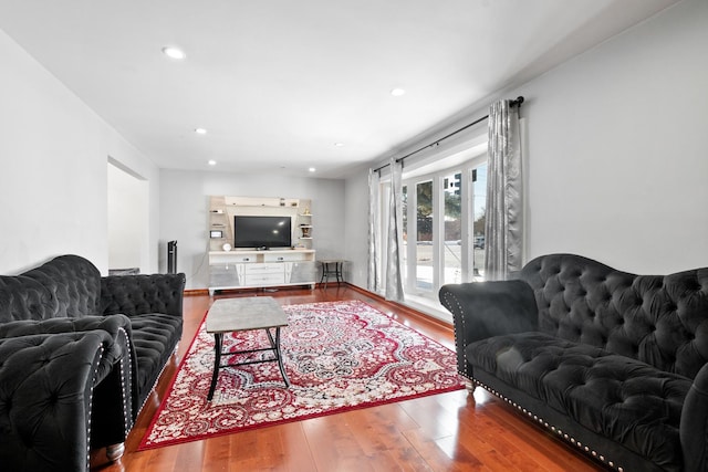 living area with wood finished floors and recessed lighting