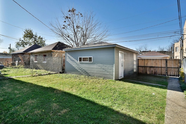 view of yard featuring a storage shed, an outdoor structure, and a fenced backyard