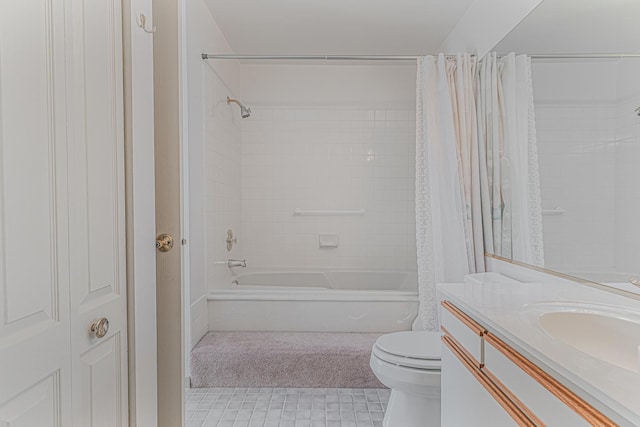 bathroom with toilet, vanity, and shower / bath combo