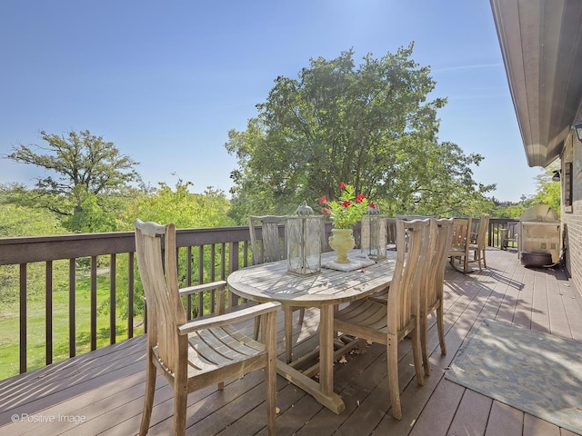 deck featuring outdoor dining space