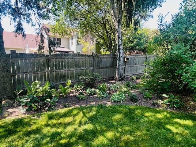 view of yard featuring fence