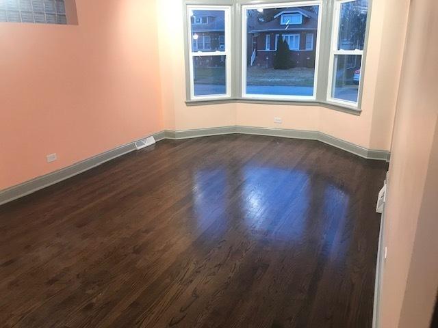 unfurnished room with dark wood-style floors and baseboards