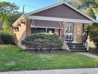 view of front of house with a front lawn and brick siding