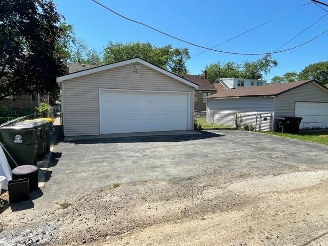 detached garage with fence