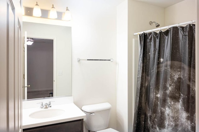 full bath with curtained shower, toilet, and vanity