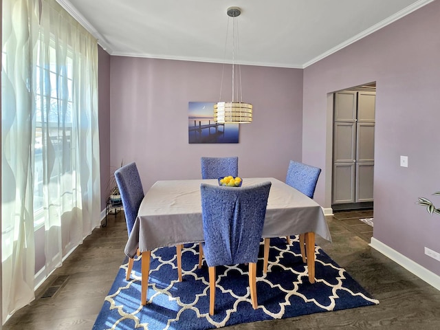 dining area featuring visible vents, ornamental molding, dark wood finished floors, and baseboards