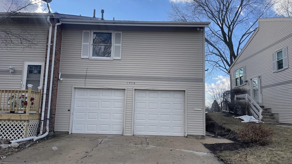 1576 Elder Dr, Aurora, IL 60506 - garage with driveway