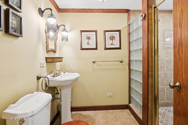 full bath featuring a stall shower, baseboards, toilet, tile patterned floors, and crown molding